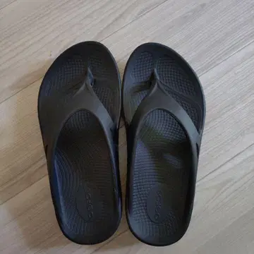 Oofos 블랙 플립플랍 EU 36