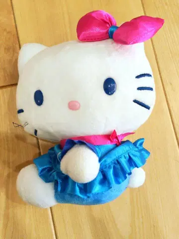 헬로키티 봉제 인형 파랑 드레스 핑크 리본