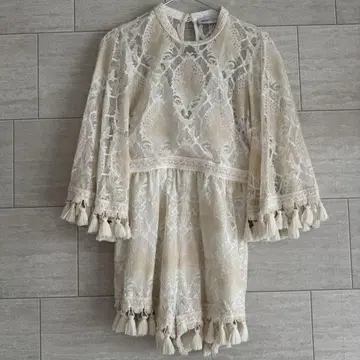 앨리스 맥콜 아이보리 레이스 원피스 긴팔