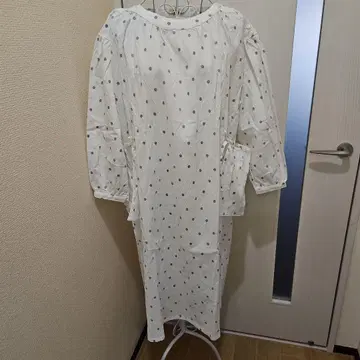 미사용 새상품 도트 무늬 화이트 룸웨어