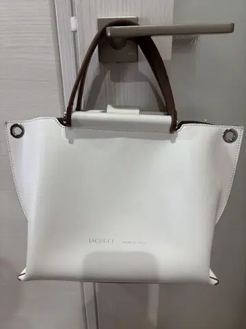 Iacucci 화이트 핸드백