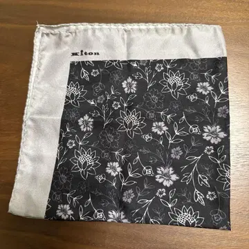 Kiton 꽃무늬 포켓 치프