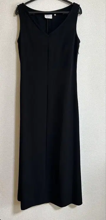 MAX&Co. 블랙 슬리브리스 롱 드레스