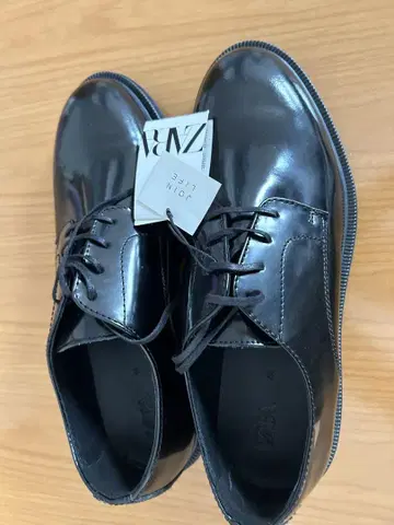 신상품 미사용 자라 블랙 레이스업 슈즈 남성용 28.5cm