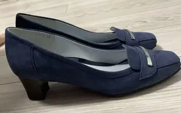 긴자 카네마츠 펌프스 24