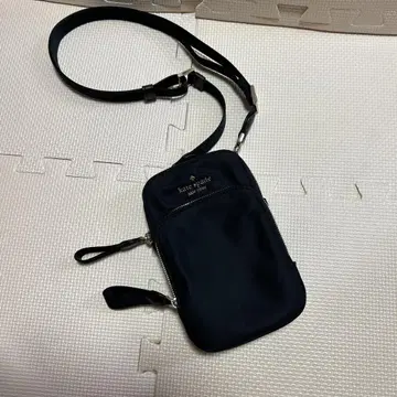 kate spade 블랙 스마트폰 숄더백