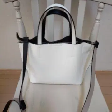 화이트 블랙 숄더백