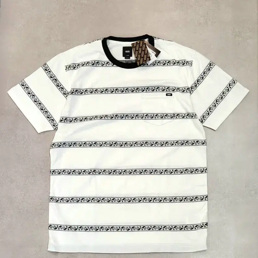 VANS 반스 (New product) Vans paisley jacquard short-sleeve T