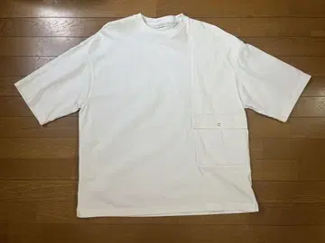 PUBLIC TOKYO 포켓 부착 티셔츠 화이트