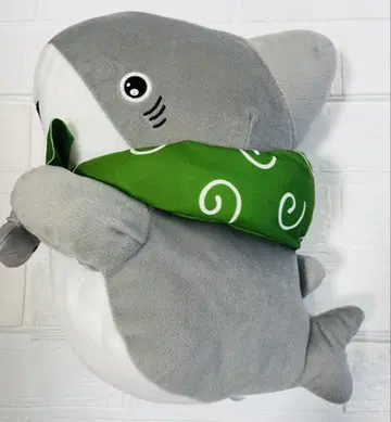 외출하는 상어 봉제 인형