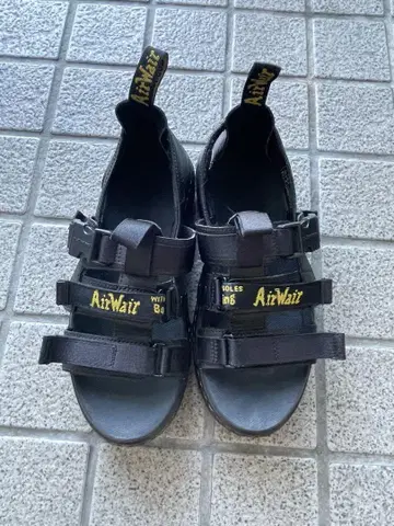 닥터마틴 air wair 샌들
