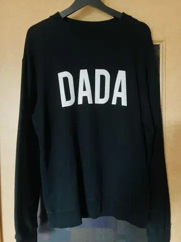 CHRISTIAN DADA 다다 로고스 맨투맨