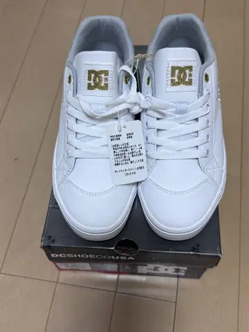 DC CHELSEA 화이트 스니커즈 23cm