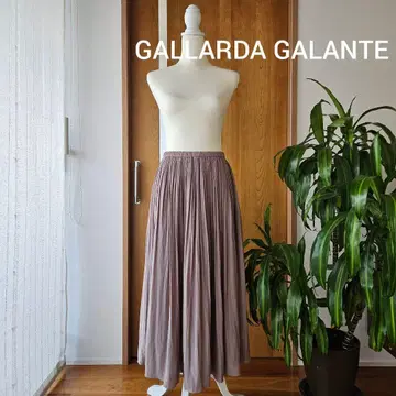 GALLARDA GALANTE 밝은 그레이 플리츠 스커트 어스 컬러