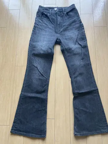 Yanuk 블랙 플레어 청바지