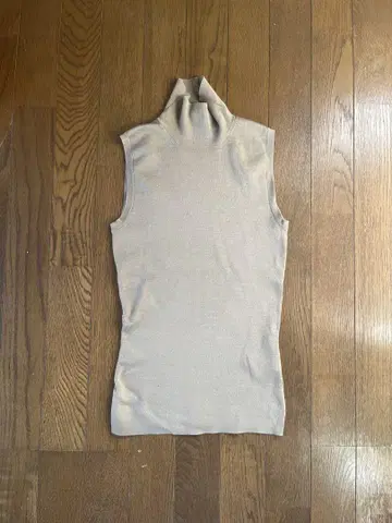 HUGO BOSS 슬리브리스 니트