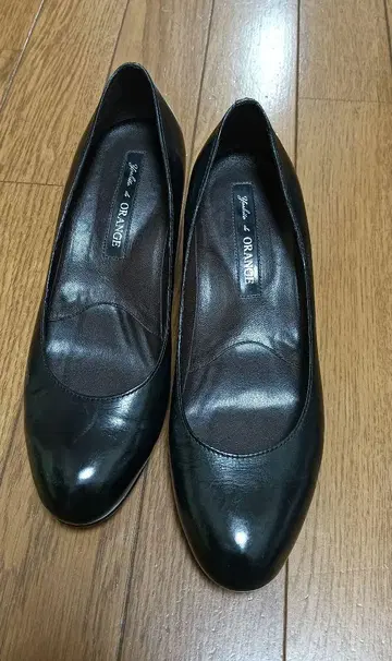 블랙 가죽 웨지 힐 펌프스 yoshito