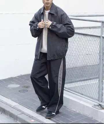 릴렉스 핏 파이핑 라인 나일론 트랙 팬츠