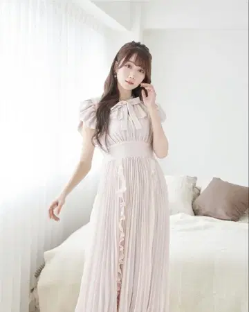 로즈 뮤즈 시폰 플리츠 드레스