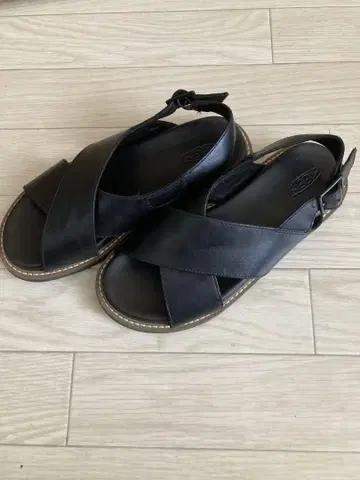 킨 keen 라나 크로스 스트랩 샌들 23.5cm