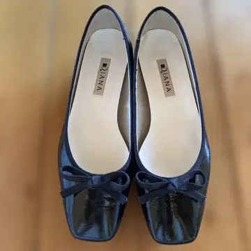 DAIANA 일본제 에나멜 펌프스