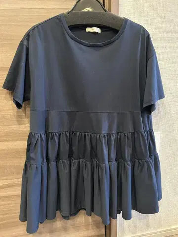 yori 랜덤 티어드 하프 슬리브 티어드 티셔츠 네이비