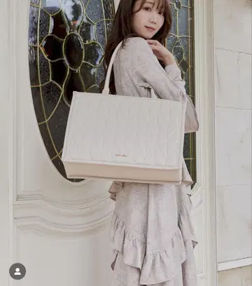 Rose Muse 퀼팅 빅 토트백 아이보리 L 사이즈