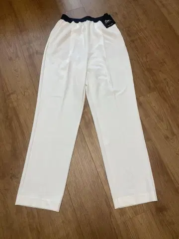 Cen. 화이트 팬츠 마이크로 옷장 myclozette cen.