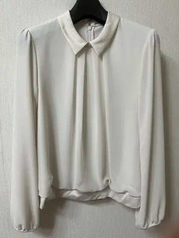 카라 부착 화이트 긴팔 셔츠 사이즈 9