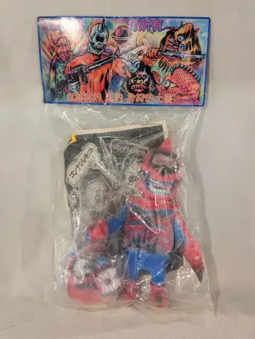 MISHKA BOOTLEG KAIJU 화이트 몰드/빨강/파랑 페인팅