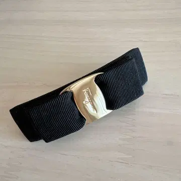 페라가모 머리핀 블랙