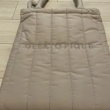 젤라또피케 퀼팅 토트백 그레이
