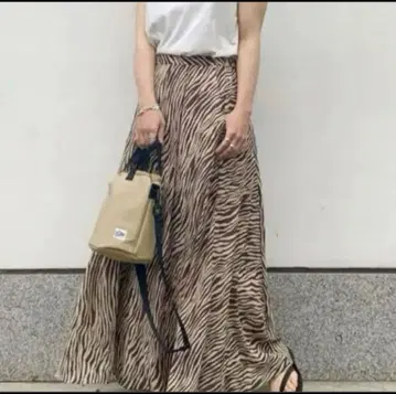 2만엔*저널 스탠다드 제브라 패턴 플레어 스커트
