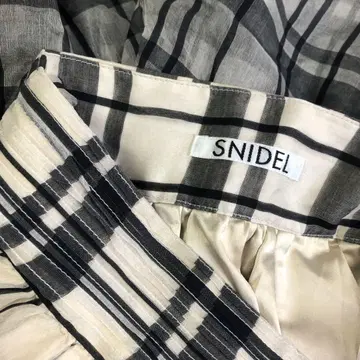 SNIDEL 체크 무늬 시어 체크 볼륨 스커트