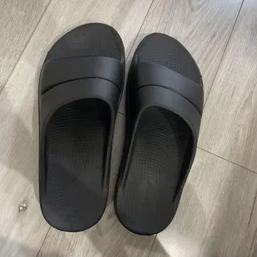 OOFOS 리커버리 샌들