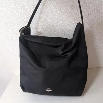 라코스테 원숄더 토트백 메탈 로고 블랙