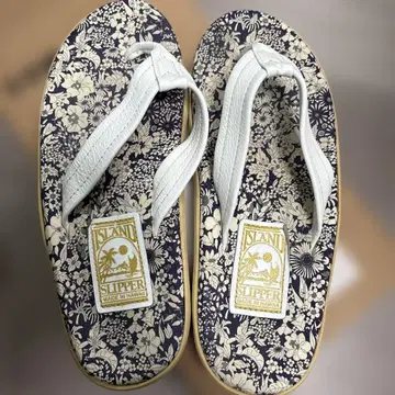 ISLAND SLIPPER 꽃무늬 가죽 샌들 하와이 구매