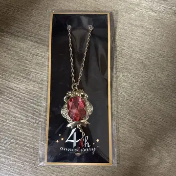 이레이스 4주년 기념 의상 모티브 키링 리우라