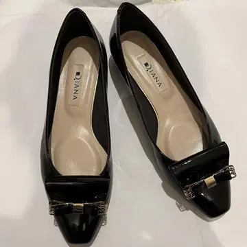 다이애나 에나멜 펌프스 로우 힐