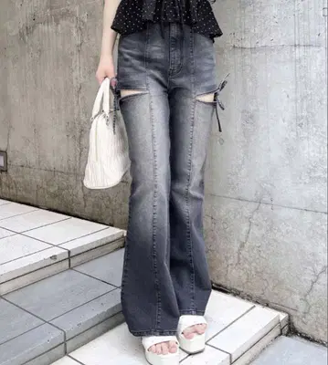 사이드 리본 컷 아웃 플레어 데님 팬츠 INGNI