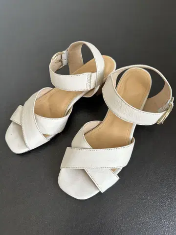 화이트 크로스 스트랩 컴포트 샌들 24.0cm EEE
