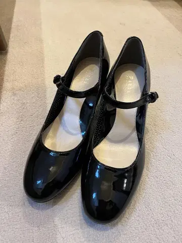 비용 펌프스 Pitti 에나멜 블랙