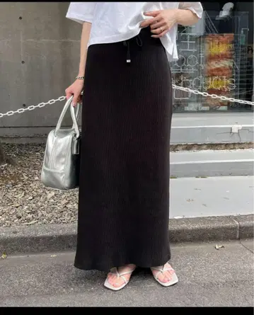 차오패닉 티피 - 3kg 날아간 듯한 깔끔한 실루엣 리브 스커트