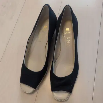 DIANA 블랙 오픈토 신발