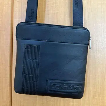 캘빈클라인 숄더백