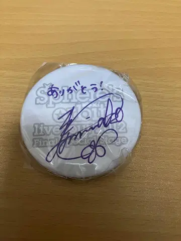 스미 나코 친필 사인 포함 캔뱃지