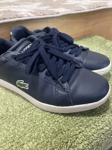 Lacoste 네이비 스니커즈