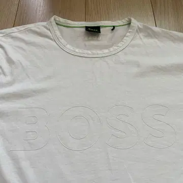 BOSS 화이트 티셔츠 S 사이즈