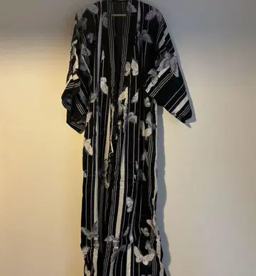 나비 디자인 검은 유카타와 검은 오비 2개 세트