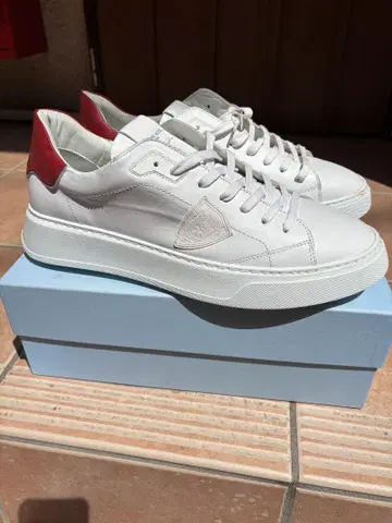 PHILIPPE MODEL V501 화이트/레드 스니커즈